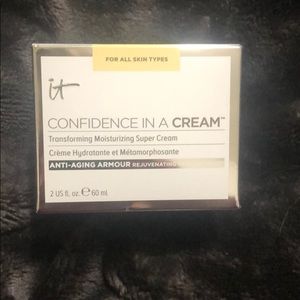 IT cosmetics confidence in a cream